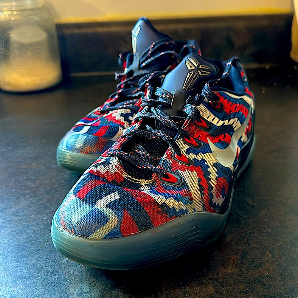 Size 5y Kobe 9 Independence Day 9/10 creasing due to cloth